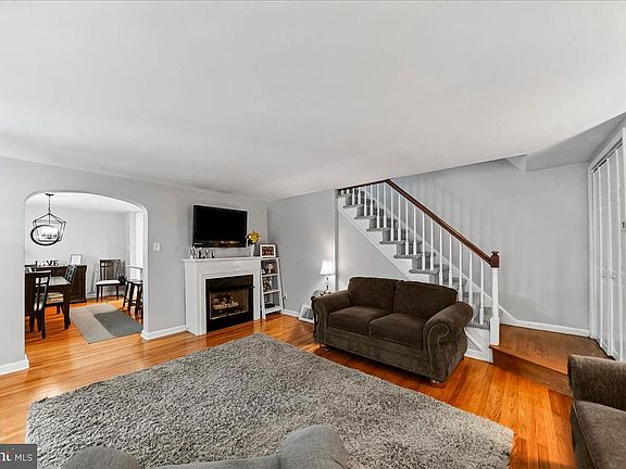 5th image of 345 Holt Ln