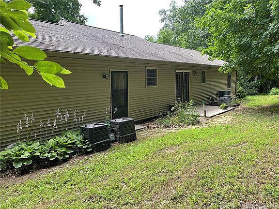 3rd image of 3965 Garden Ln