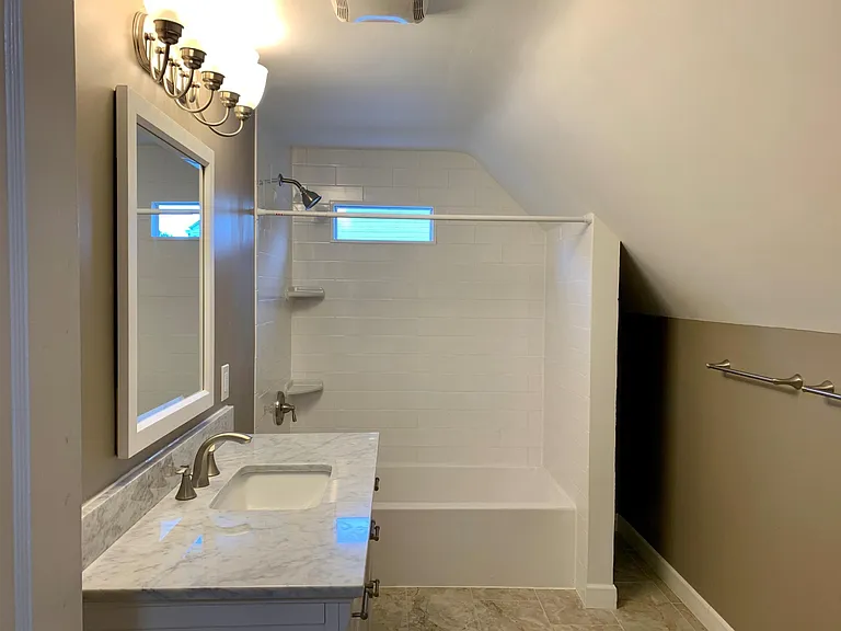 235 Everhard Rd SW — Photo 6