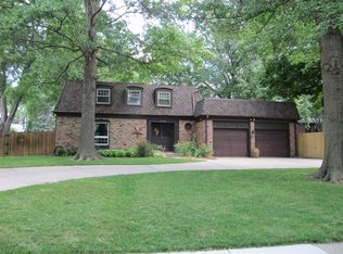 1718 Devoe Dr, Lincoln, NE 68506