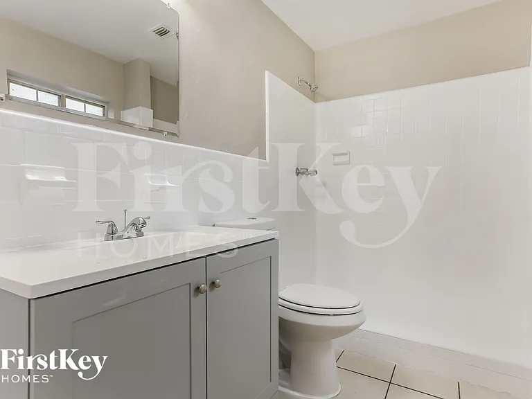 2322 N 28th Ave — Photo 13