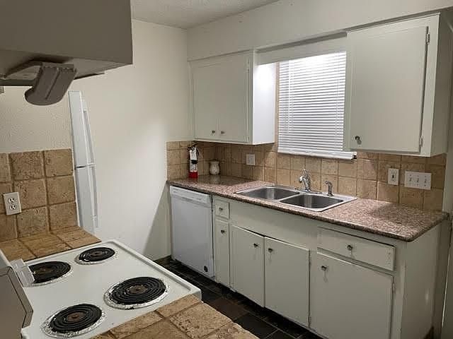 2nd image of 1867-1867 Florida Dr #42