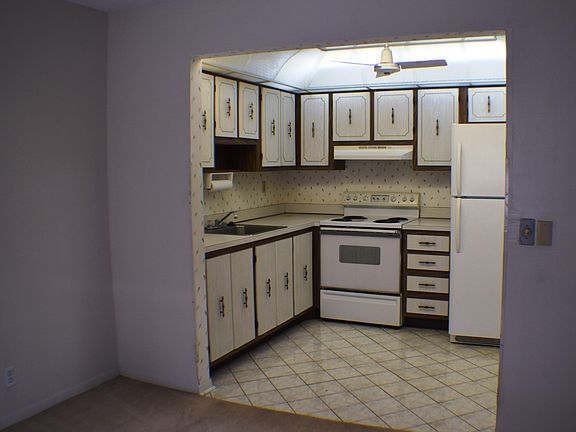 5th image of 304 Normandy Ln #G