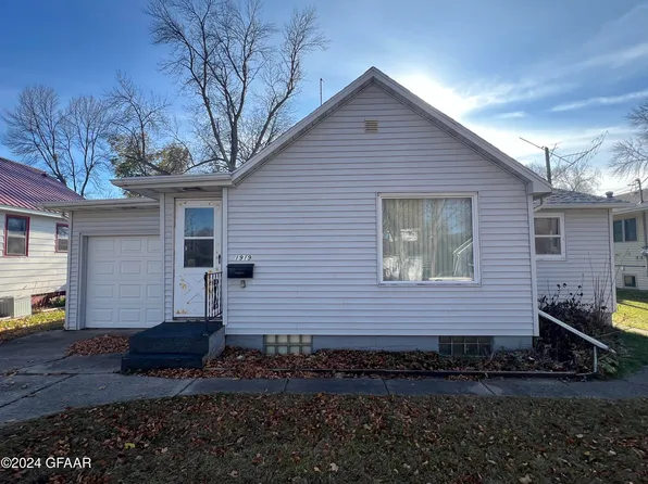 1919 2nd Ave N, Grand Forks, ND 58203