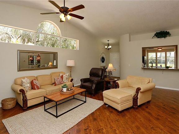 3rd image of 899 Crestridge Cir