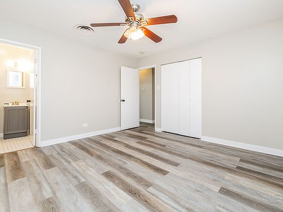 4th image of 1362 Greenbay Ave
