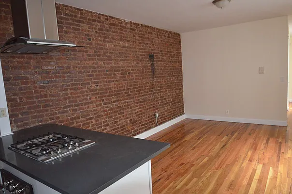 Rented by CITY SKYLINE REALTY INC | media 32