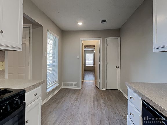5th image of 3129 N Bell Ave