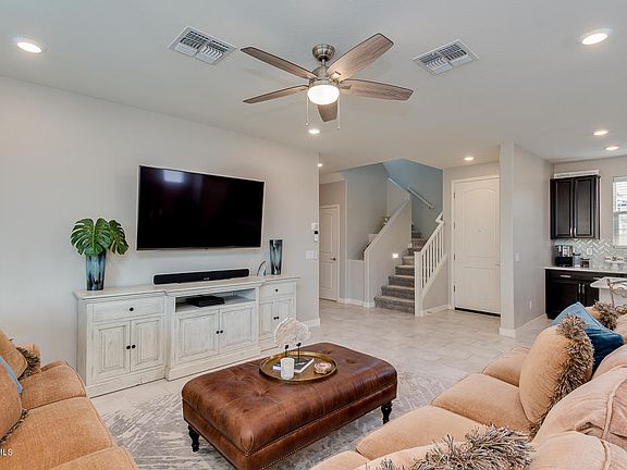 5th image of 22 E Constitution Dr