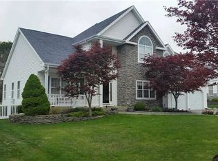 8 Foxglove Ct, Holtsville, NY 11742