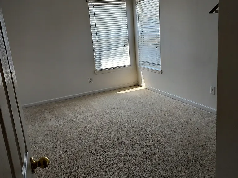 532 Hopewell Dr — Photo 10