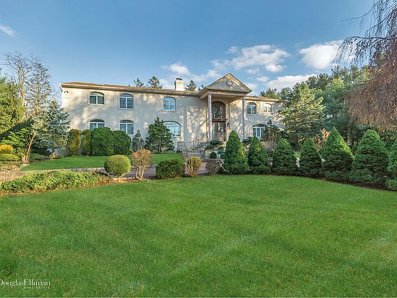 2nd image of 5 Black Oak Ct