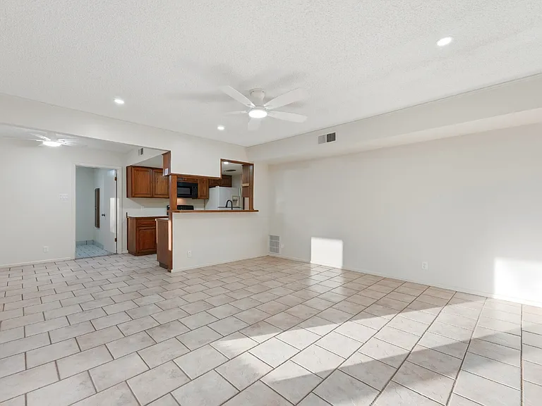 8607 Norwich Dr — Photo 7