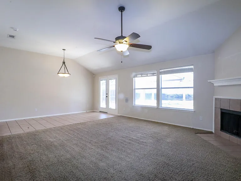1507 Nightingale Ln — Photo 5