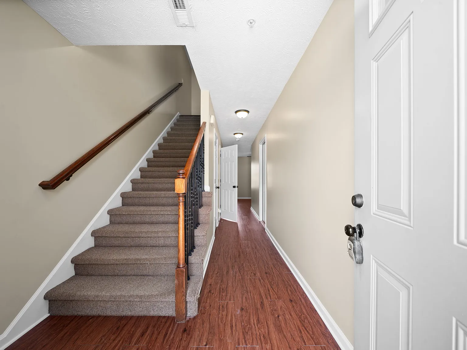 3 bed, 2.5 bath, 1450 sqft, $1,550 — Photo 1