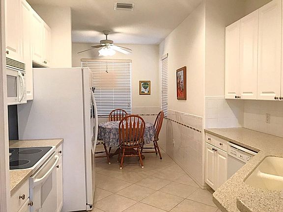 5th image of 527 NW Waverly Cir