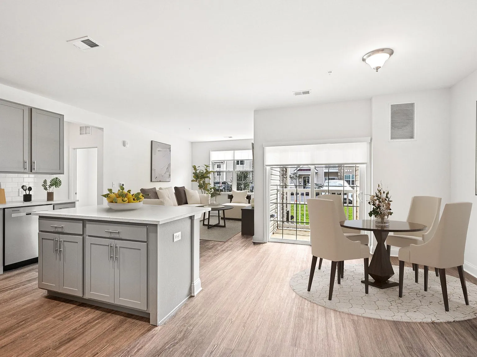 Laurel Green Apartments — Photo 1