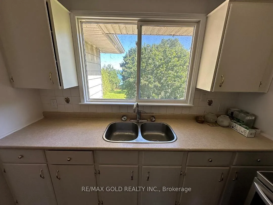 3 bed, $2,500 — Photo 2