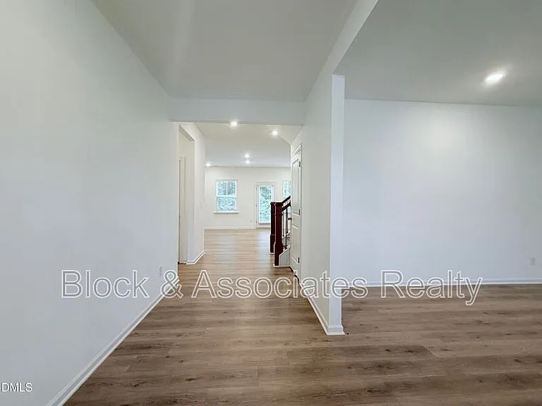 611 Contento Ct — Photo 6