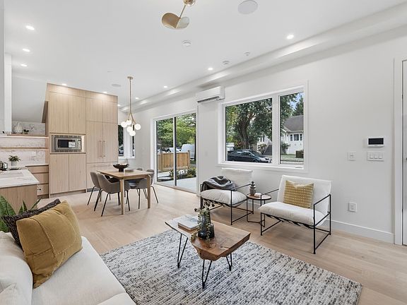 4th image of 2511 Kitchener St #1
