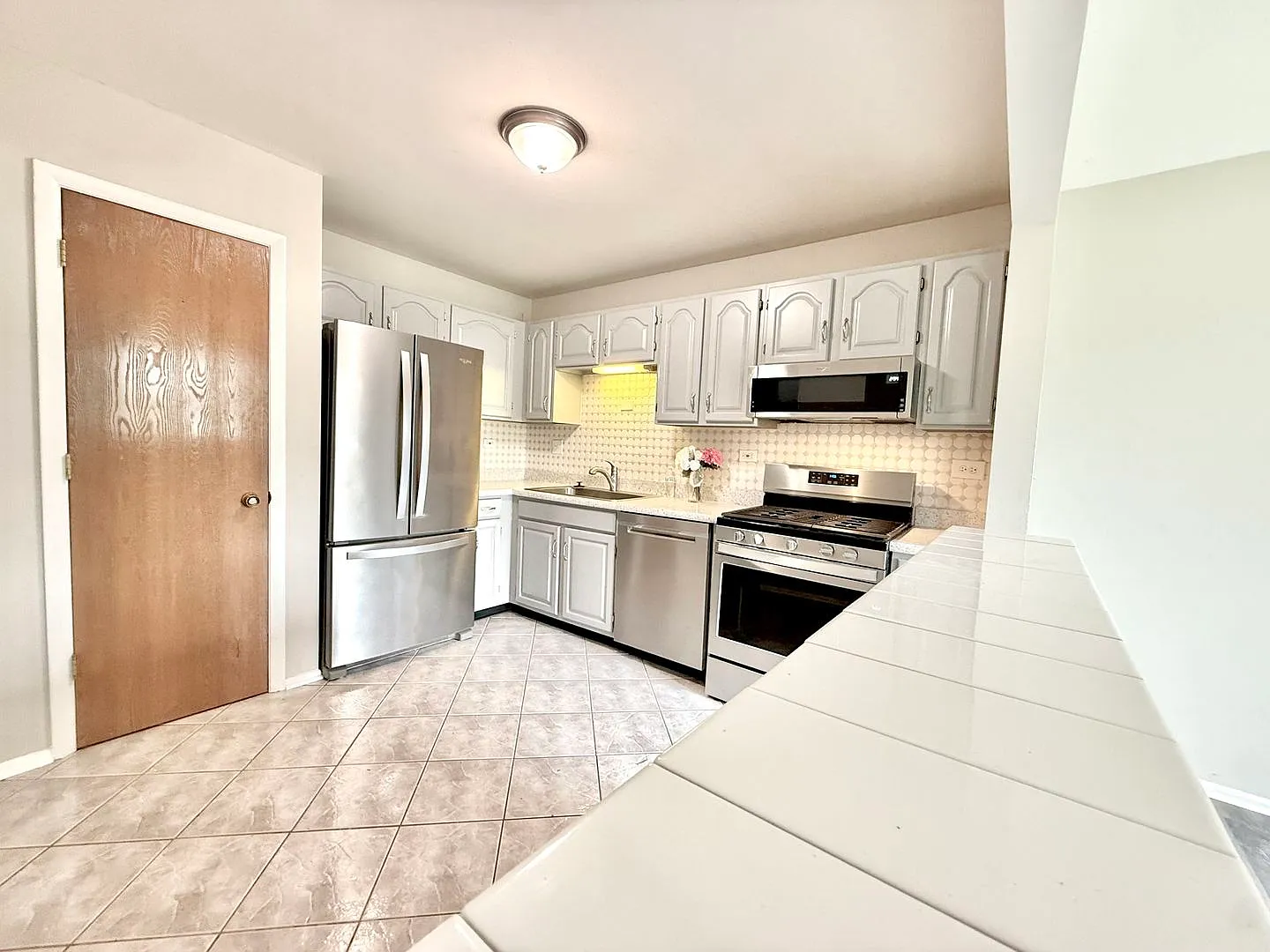 2 bed, 1206 sqft, $2,400 — Photo 4