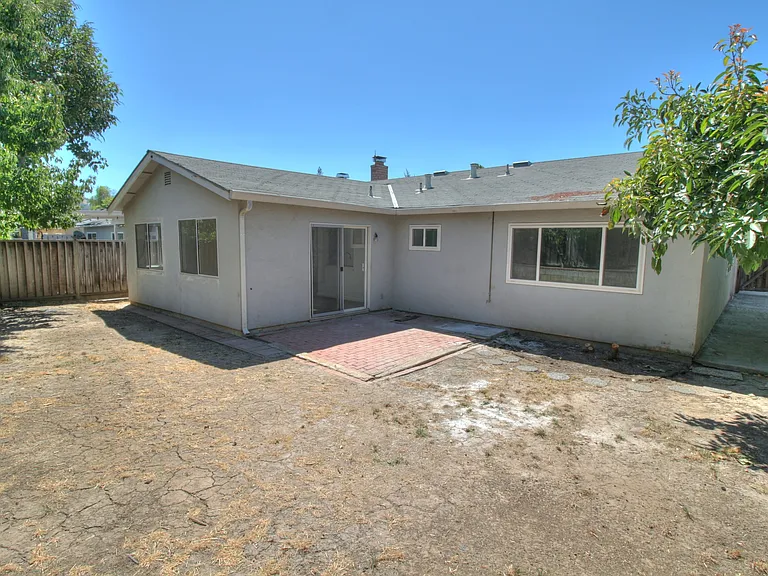 74 Avenida Espana — Photo 18
