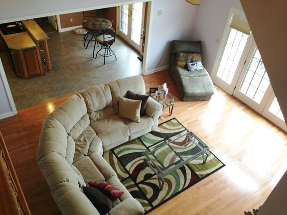 5th image of 511 N Riverview Dr