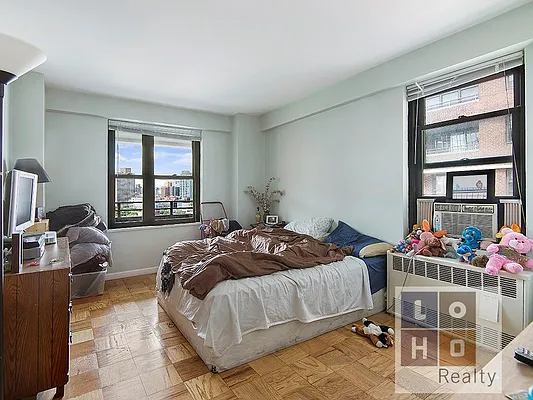 Sold by LoHo Realty | media 22