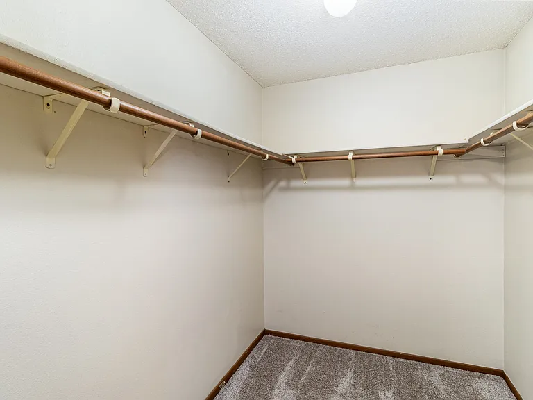 Hutchinson, MN Twin Oaks | 11A | Closet