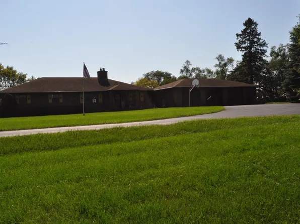 2094 N Blumendahl Rd, Freeport, IL 61032