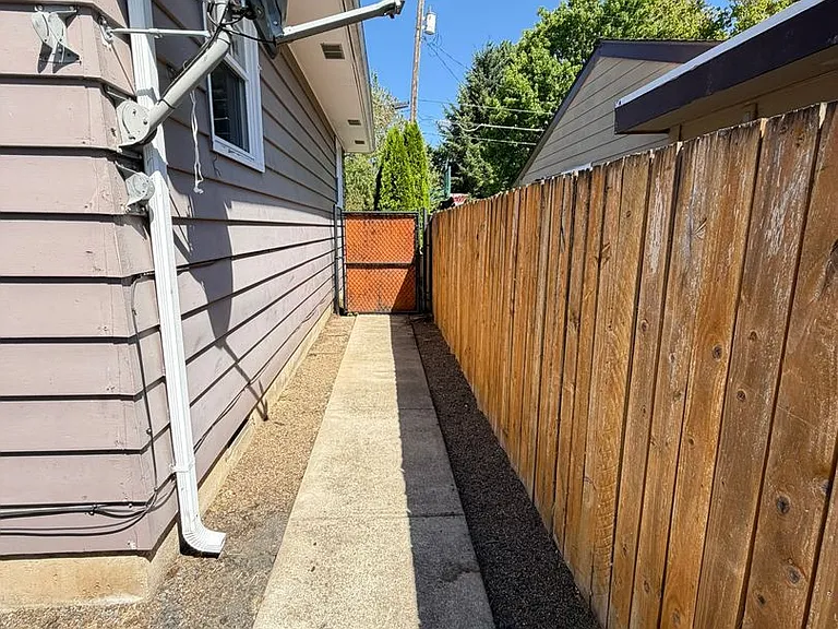 550 Carlson Dr — Photo 41