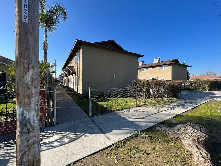 1405 Pacific St — Photo 2