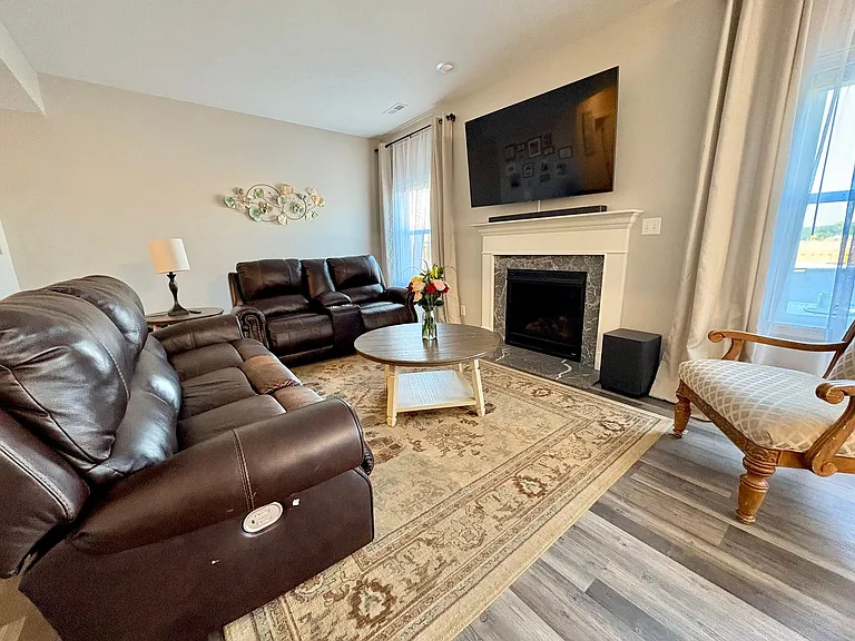 423 Wallingford St — Photo 2