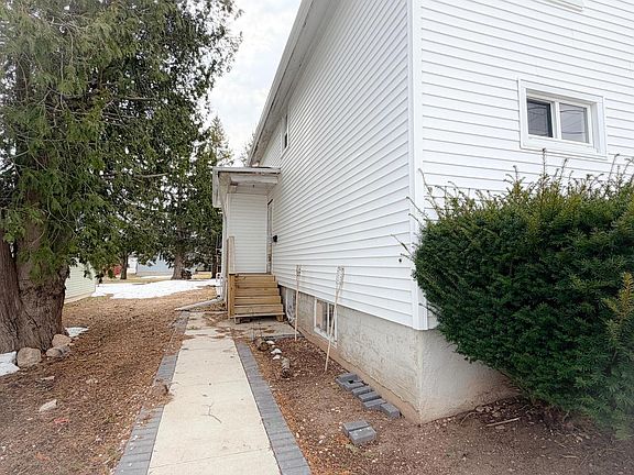 5th image of 547 Madison STREET