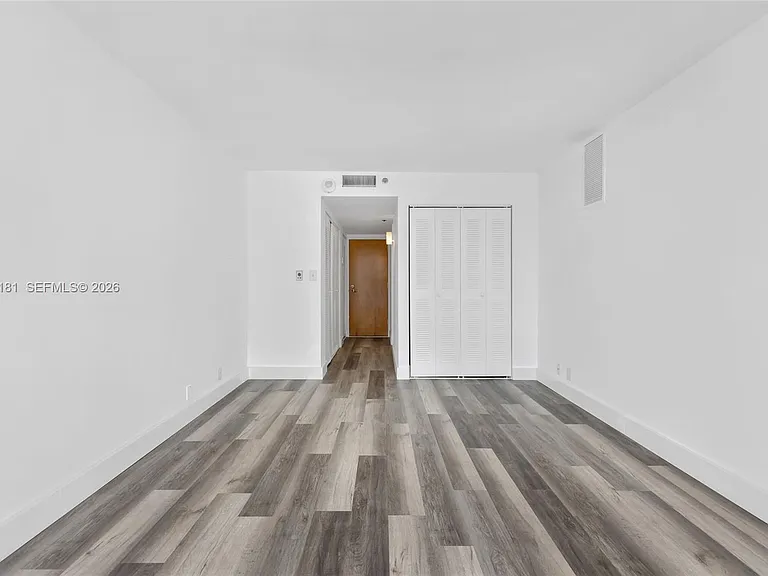 7601 E Treasure Dr #506 — Photo 21