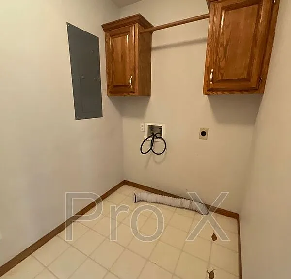 124 W Briarbrook Ln — Photo 12