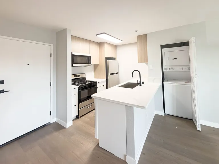 1400 Venice Blvd.- Modern Living in the Heart of Venice Renovated 2 Bedroom Units — Photo 6