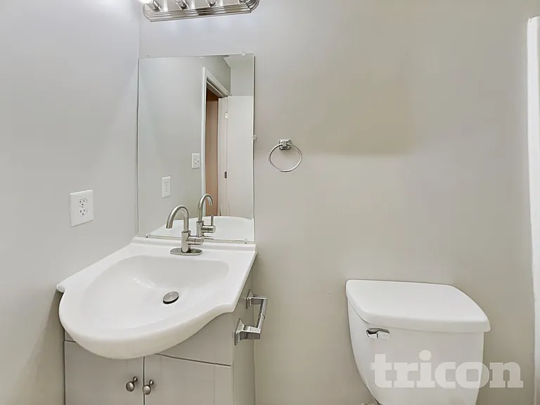 11608 Stewarts Crossing Dr — Photo 17