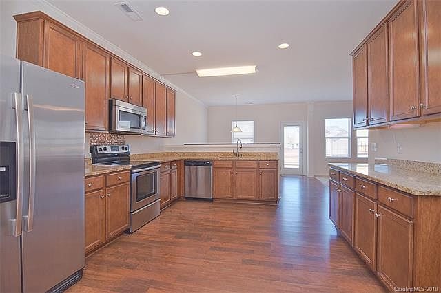 1st image of 1011 Wellscroft Rd