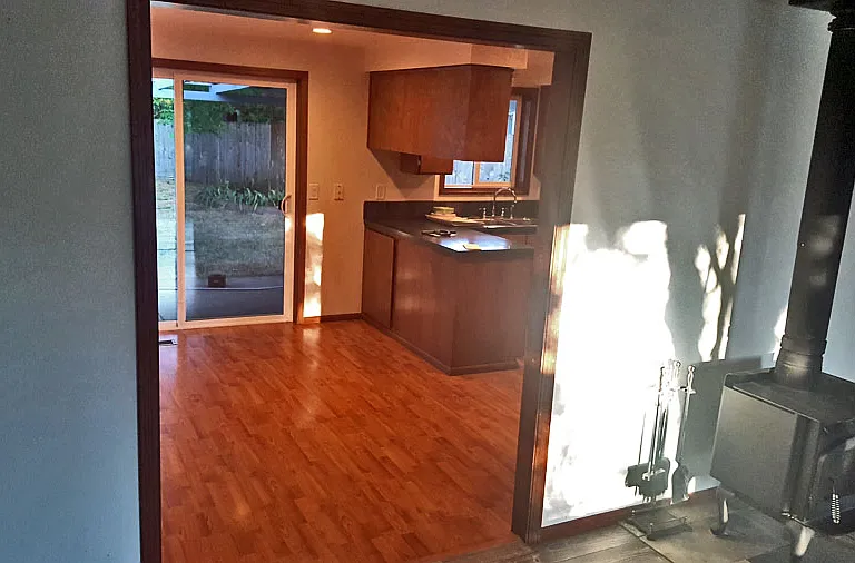 Entrance to dining room & kitchen