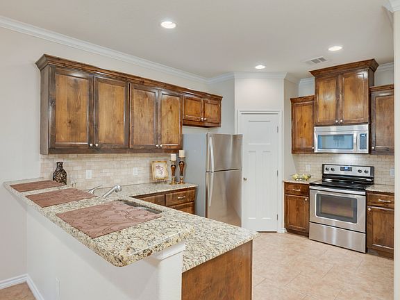 The house is immaculate and ready for move in now.