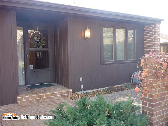 2nd image of 1910 Greenbriar Ln