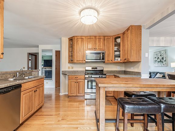 5th image of 774 White Pine Cir
