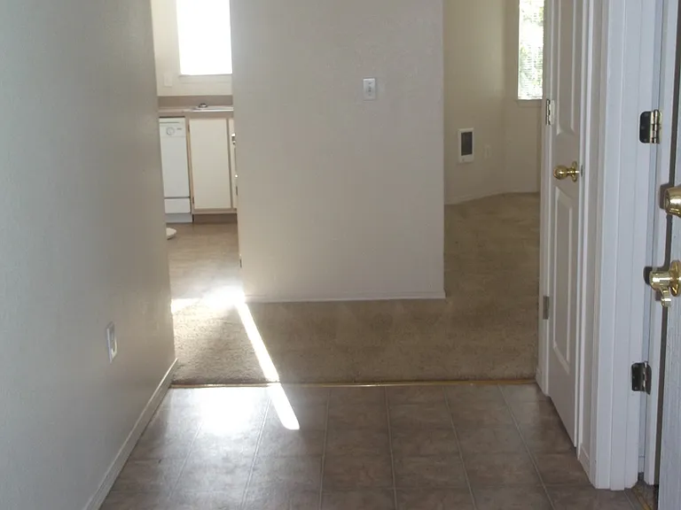 167-Triple Crown Apts — Photo 20