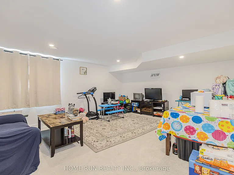 206 Bristol Cres — Photo 41