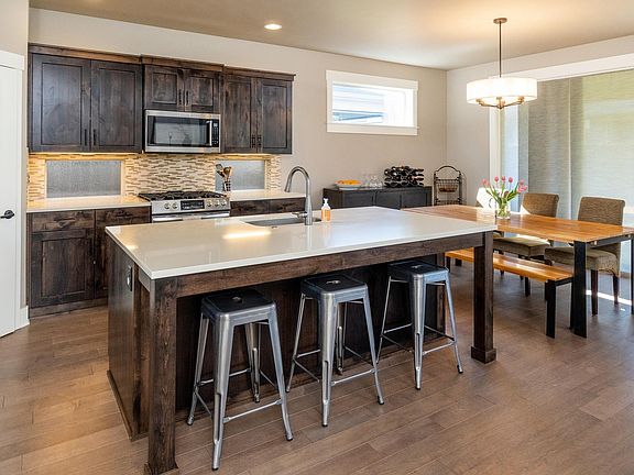 2nd image of 20847 SE Sunniberg Ln