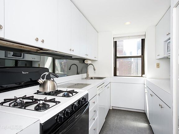 5th image of 305 E 72nd St #15-D