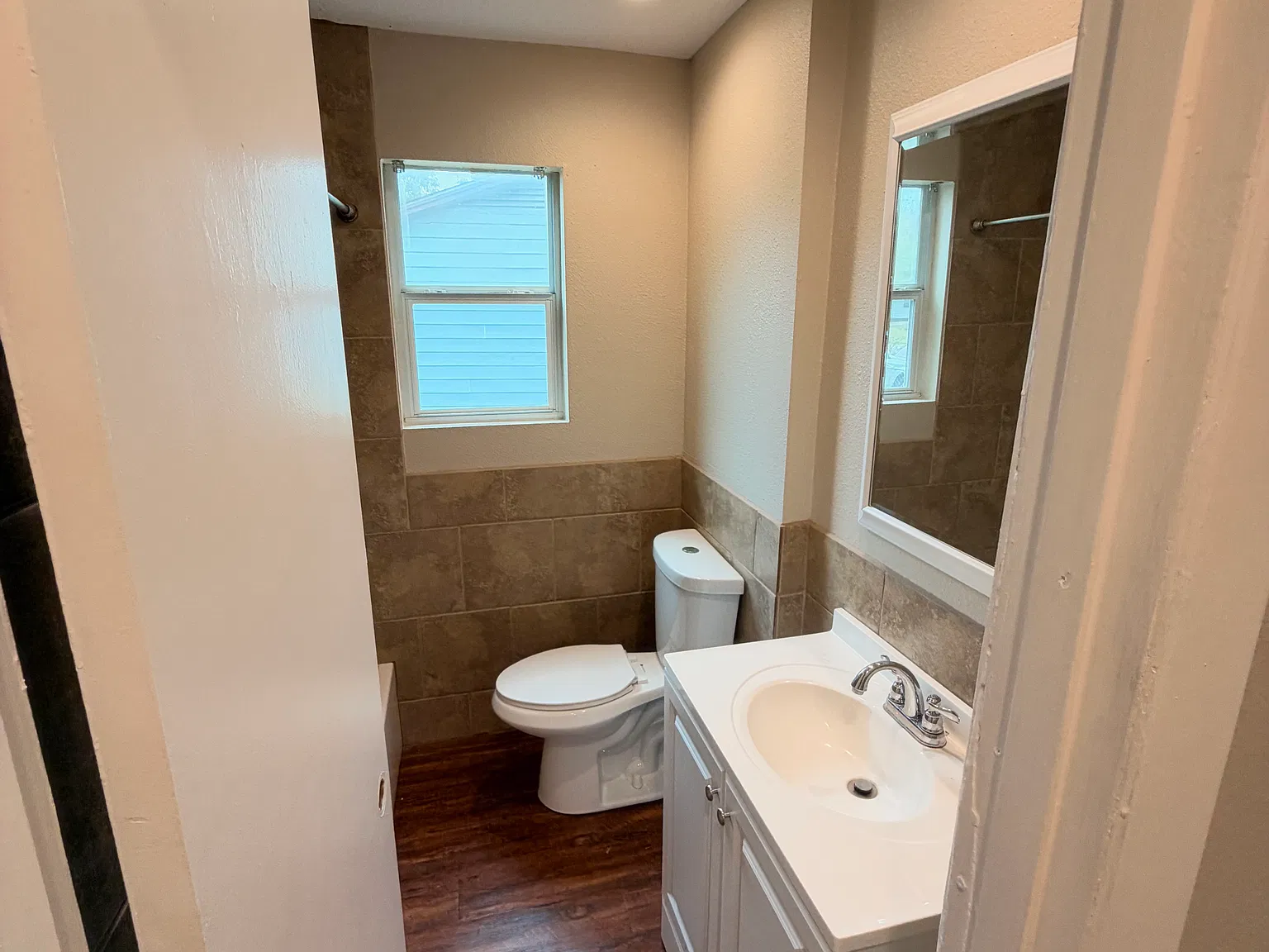 3 bed, 1100 sqft, $2,000 — Photo 2