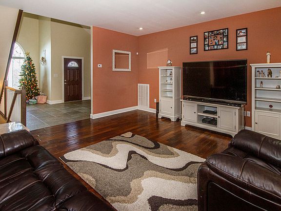 5th image of 504 Casey Ln