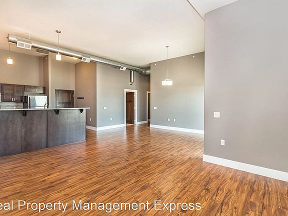 2nd image of 115 N Dakota Ave #11440565